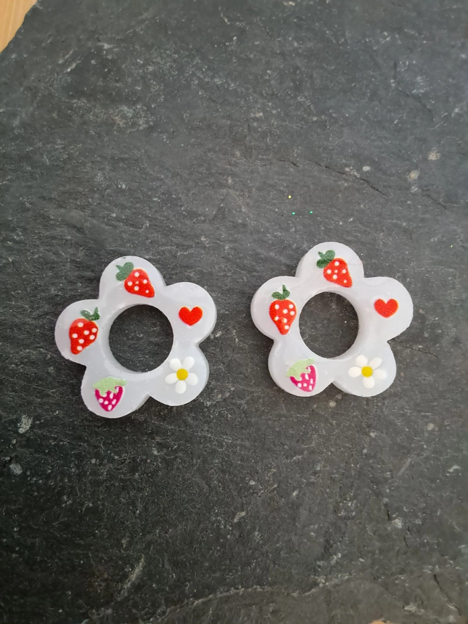 Mini pampilles fleurs blanches fraises 